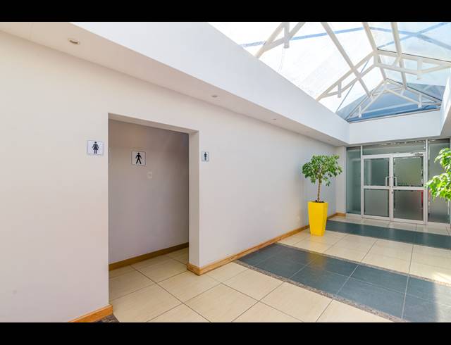 1,610M² OFFICE FOR SALE IN WOODMEAD